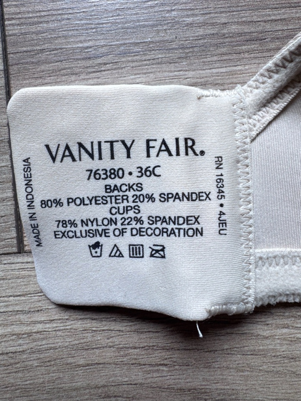 Vanity Fair Back Smoother Underwire Bra 36C - Picture 3 of 7